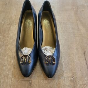 Magdesians Vintage 80's Navy Buss Lustre Size 9